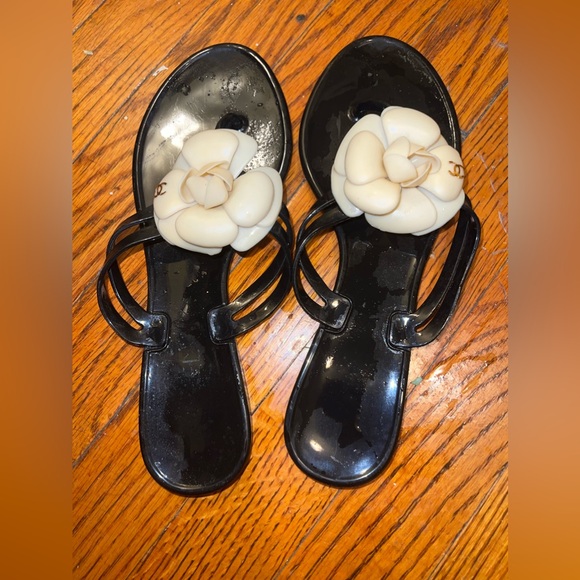 Authentic Chanel camellia sandals - Picture 1 of 3